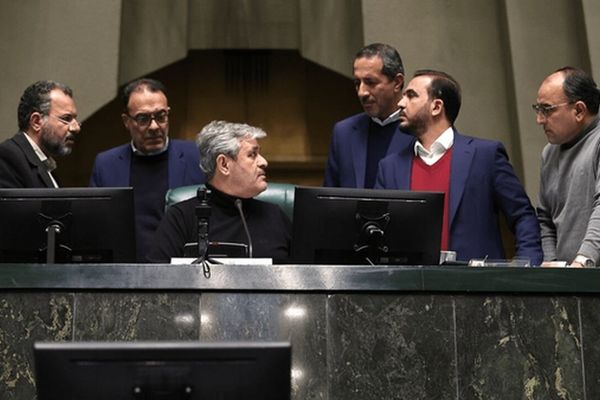 عقب‌نشینی جنجالی مجلس از افزایش مالیات؛ بودجه ۱۴۰۵ بالاخره تصویب شد!