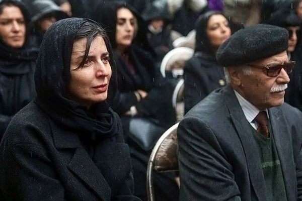 حضور بازیگران مشهور در خاکسپاری زری خوشکام؛ از گریه علی مصفا تا اشک‌های هانیه توسلی!