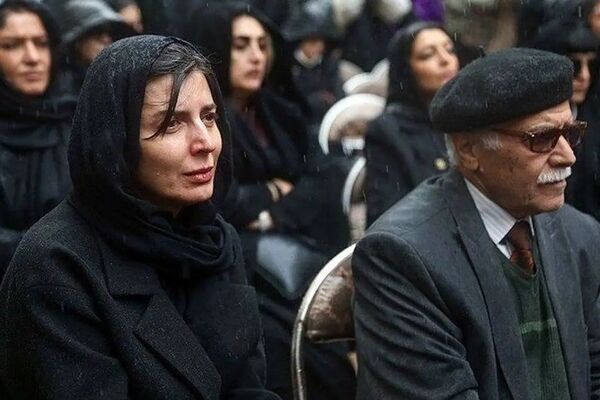 حضور بازیگران مشهور در خاکسپاری زری خوشکام؛ از گریه علی مصفا تا اشک‌های هانیه توسلی!
