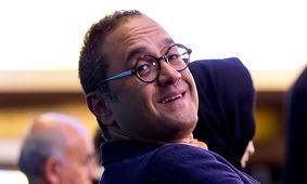 شوخی جنجالی رامبد جوان با مرحوم حمیده خیرآبادی در پشت صحنه خانه سبز!