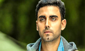 این عکس ها برای مرد  بازیگر ایرانی دردسر شد / عکس تاپ و دامن کوتاه محمد صادقی لو داد !