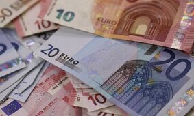 کاهش قیمت یورو و ثبات نسبی طلا 