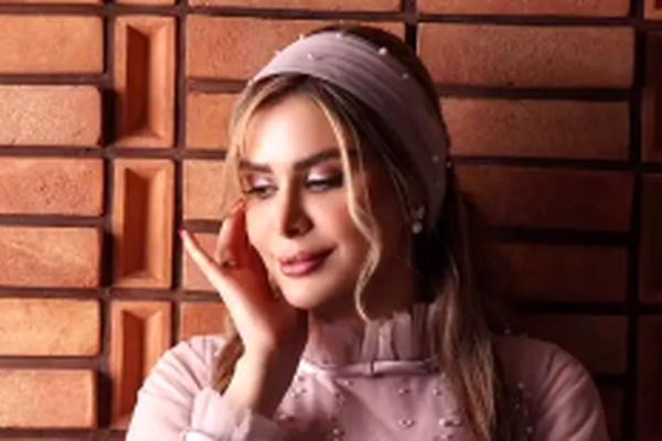 لباس مجلسیِ خیره‌کننده مجری معروف صداوسیما! فیلم