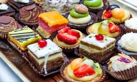 خرید شیرینی نصف شد؛ تخم مرغ و روغن لوکس شدند!