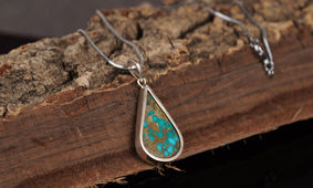 آشنایی با خواص سنگ فیروزه‌ در چاکرا درمانی