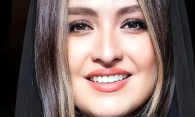 گلاره عباسی از نخستین کتابش رونمایی کرد +عکس