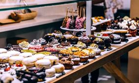 شیرینی نوروزی تلخ‌‎‎‌تر از همیشه/ قیمت شیرینی و شکلات در آستانه عید سر به فلک کشید