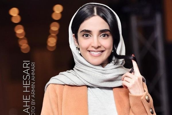 الهه حصاری با یک ژست هنری و یک گل رز همه را شگفت‌زده کرد!