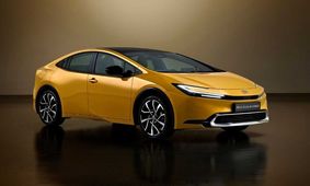 رونمایی از تویوتا پریوس ۲۰۲۳ پلاگین هیبریدی با پیشرانه ۲ لیتری