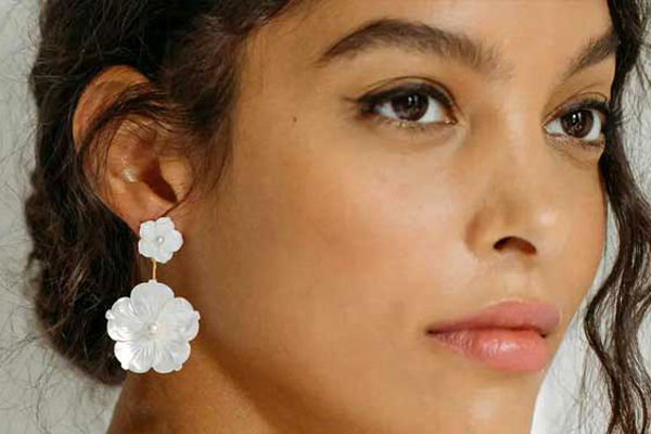 معنی گوشواره در گوش زنان 