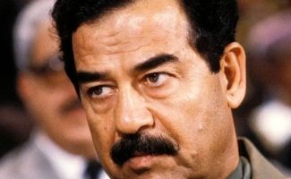 تصویر شوخی عجیب صدام حسین با همسرش به مناسبت روز ولنتاین