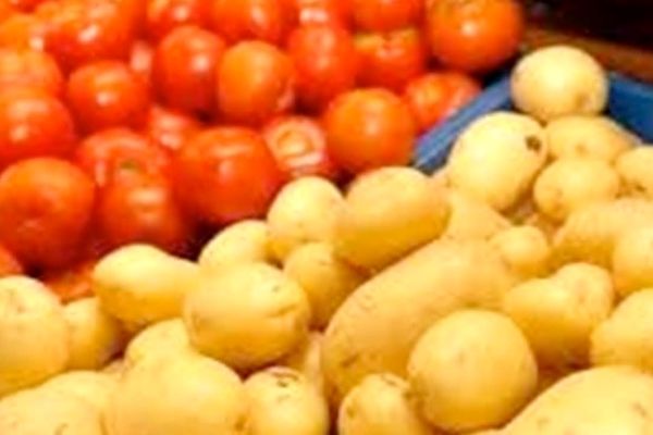 سیب زمینی و گوجه فرنگی ارزان شد 