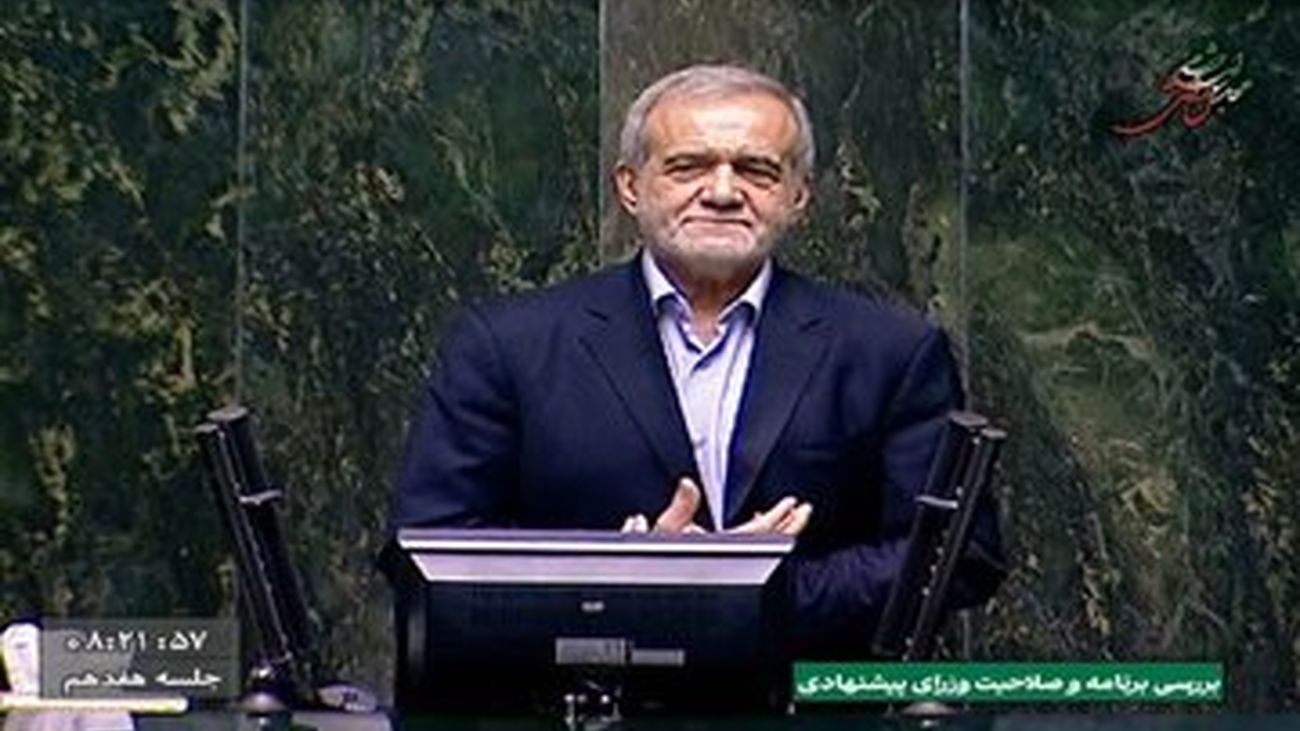 قابی خاص از پزشکیان و وزرای پیشنهادی اش در صحن مجلس/ عارف هم آمد + عکس