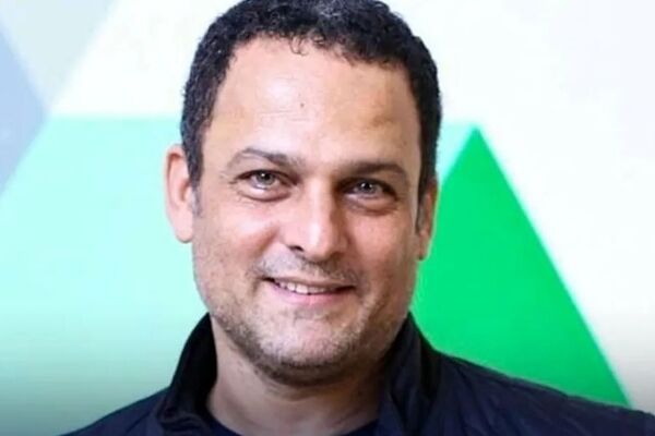 جذاب‌ترین عکس‌ها از زندگی خصوصی حسین یاری؛ عروس، پسر و همسر جوان آقای بازیگر!