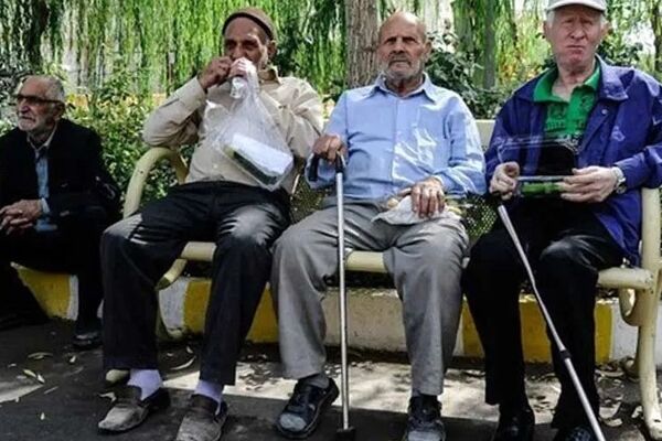مستمری‌ها کفاف زندگی را نمی‌دهند / اعتراض بازنشستگان در جلسه تامین اجتماعی