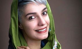 عکس جالب الیکا عبدالرزاقی و رویا میرعلمی با استایل دهه شصتی و مقنعه مثلثی!