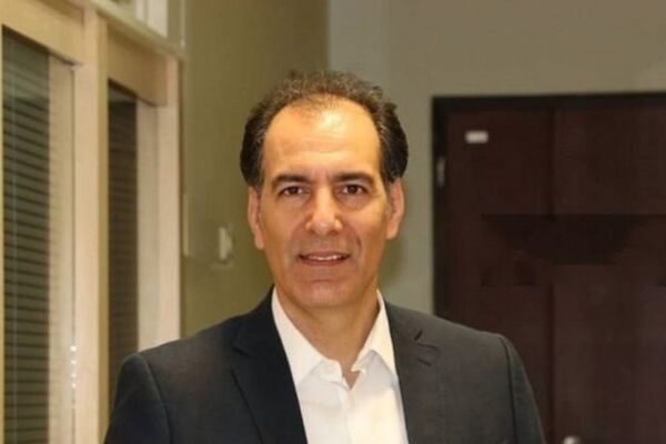 خانه مشترک بهنام تشکر؛ چیدمان متفاوت با ترکیب وسایل دکوری فراوان و لوستر ژاپنی!