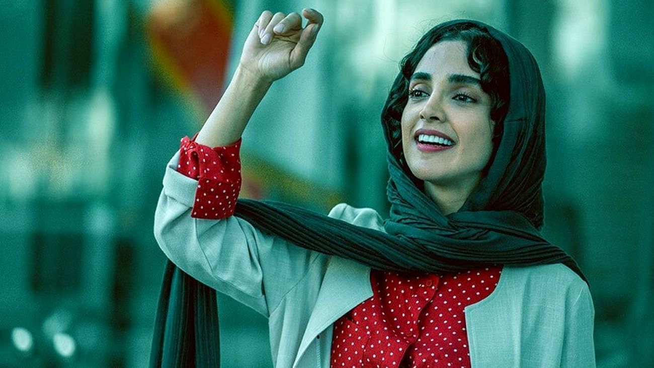 عکس چهره خیلی ملیح الهه حصاری / خانم بازیگر به عمل زیبایی روی آورد !
