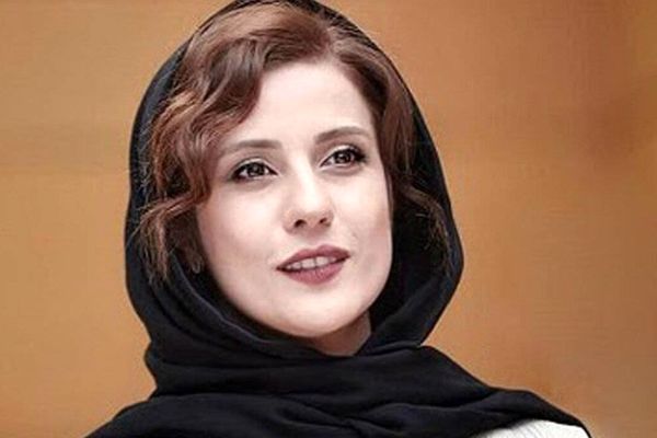 چرا چیدمان تابلوهای خانه‌ی سارا بهرامی به یک راز بزرگ تبدیل شده است؟