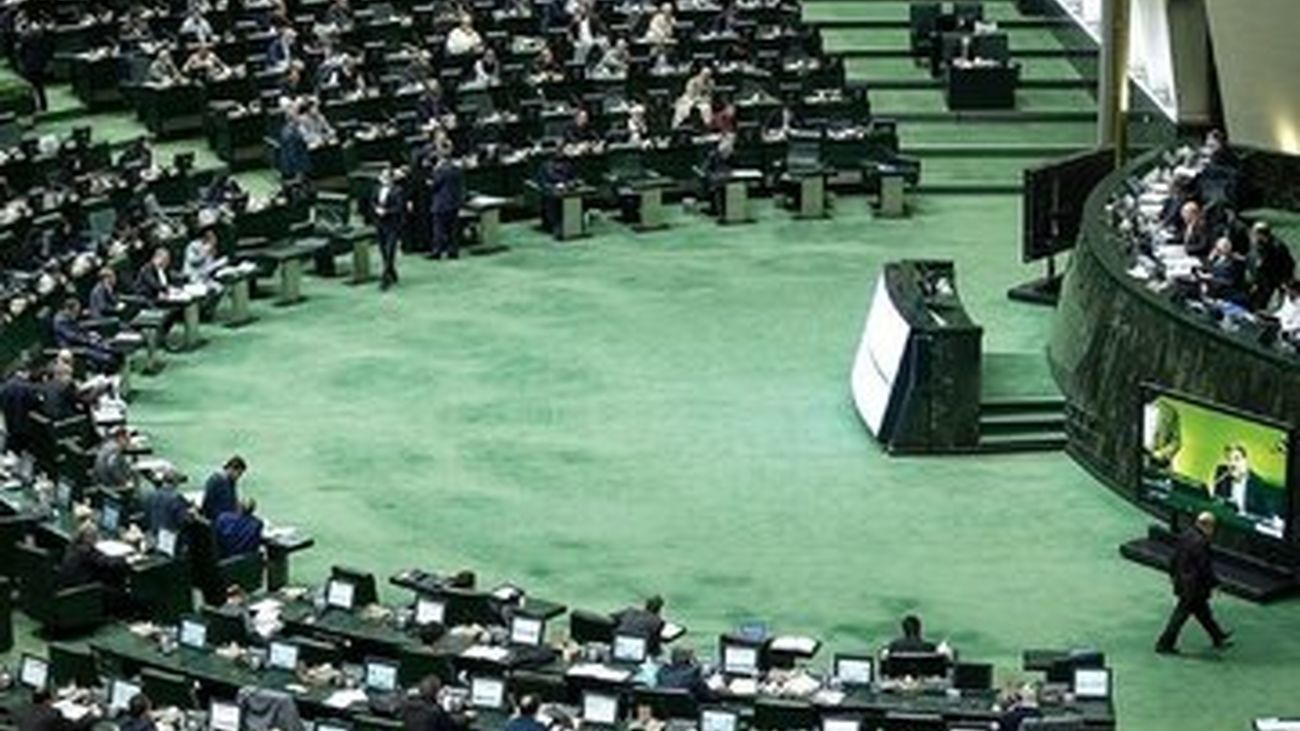 پیامک روی موبایل آقای نماینده فاش شد+ عکس