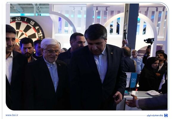 میزبانی بانک صادرات ایران از معاون اول رئیس‌جمهور در نمایشگاه الکامپ/ قدردانی محمدرضا عارف از عرضه خدمات هوشمند به مشتریان