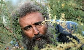 اولین عکس از تیپ و چهره واقعی بازیگر سریال پایتخت / در 50 سالگی متفاوت از تلویزیون !