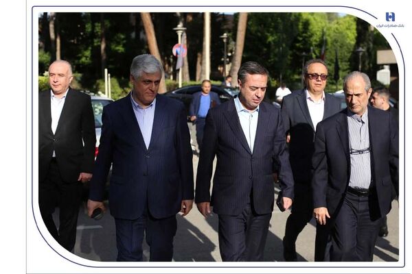 پیشگامی بانک صادرات ایران در بازسازی اکوسیستم دانش‌بنیان؛ حمایت راهبردی از آموزش عالی و پیوند دانشگاه، صنعت و اقتصاد در دوران پساجنگ/ تأکید قربان اسکندری بر توسعه آموزش عالی در دوران پساجنگ با رویکرد حمایت بانکی از اقتصاد دانش‌بنیان و فناوری