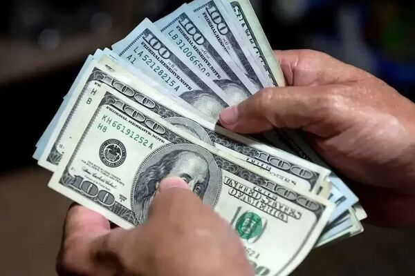 قیمت دلار توافقی امروز سه شنبه 18 آذر 1404