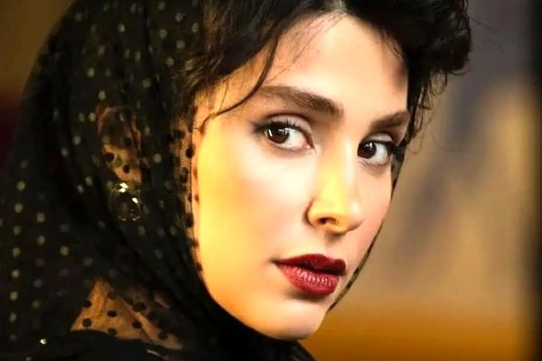 لاله مرزبان با استایل قرمز و آبی: استقلالی یا پرسپولیسی؟