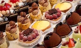 رییس اتحادیه قنادان: شیرینی قیمت مصوب ندارد اما گران نخرید