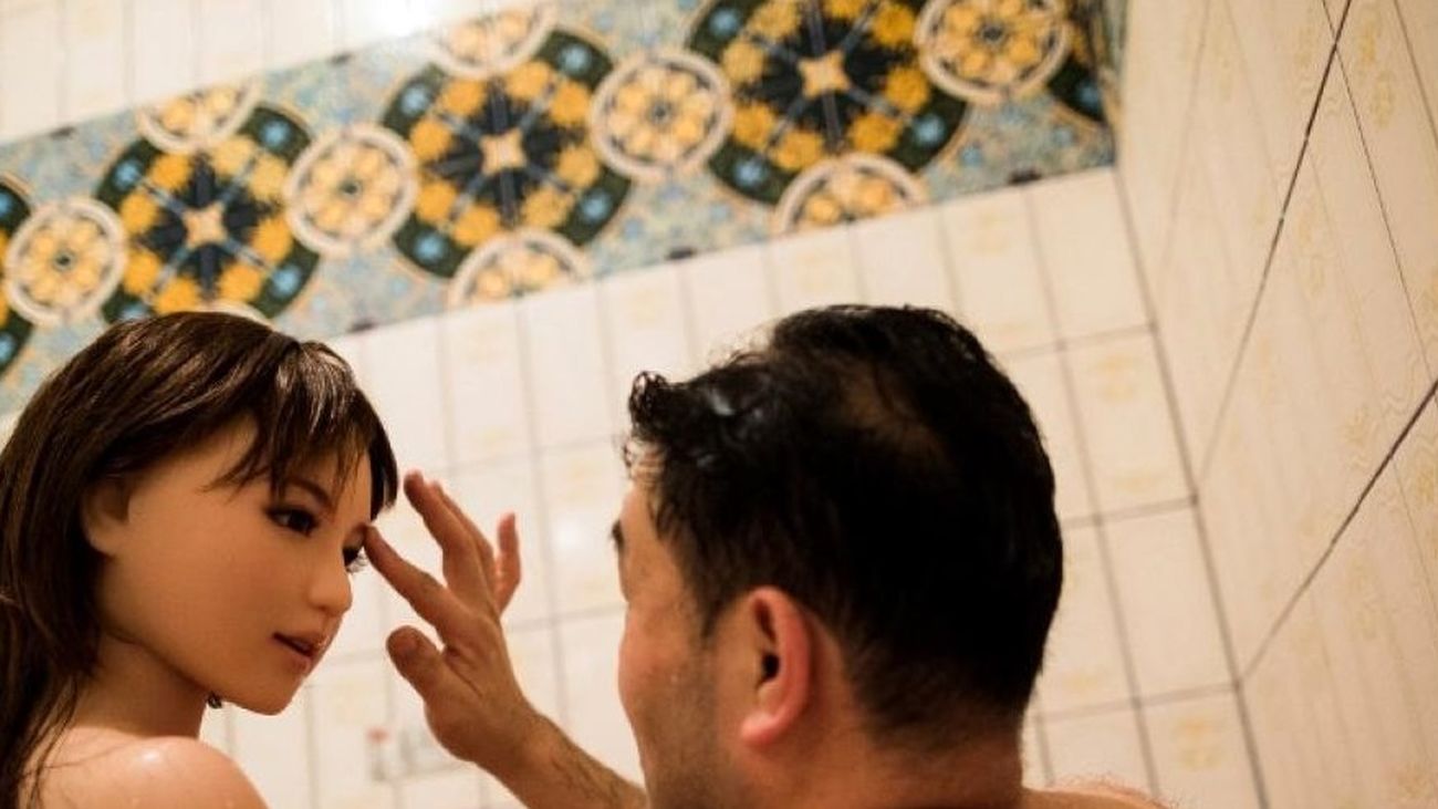 چرا عروسکهای جنسی خیلی خاص پرطرفدار شد؟