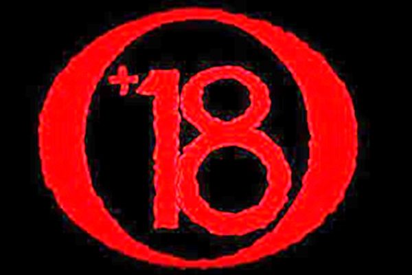 برهنه شدن یک زن مشهدی بر روی ماشین پلیس / ماجرا چه بود؟