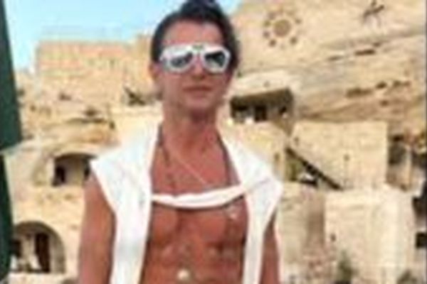 پیوستن امین حیایی به کمپین جنجالی رضا گلزار؛ خودرو آفرود حیایی همه را شوکه کرد! + فیلم