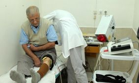 بازنشستگان برای درمان وام می‌گیرند!