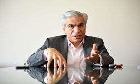 فرزین در بانک مرکزی ماندنی شد؟