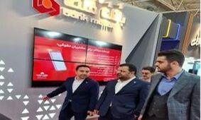 بازدید رییس مرکز روابط عمومی وزارت اقتصاد از غرفه بانک ملت در نمایشگاه صنعت مالی