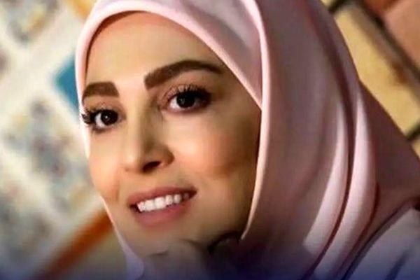 رقص محلی ژیلا صادقی، مجری مشهور هنگام پخش آهنگ کردی در صدا و سیما!