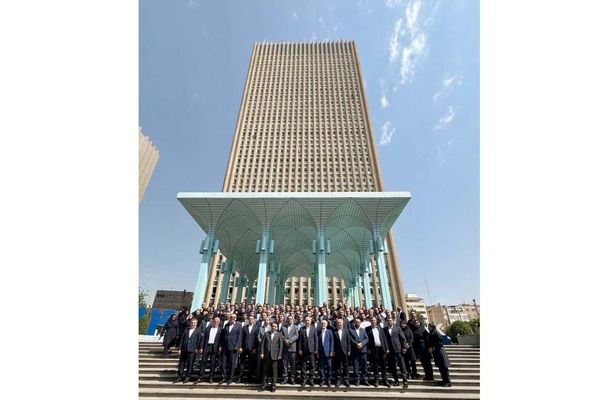 آیین بزرگداشت آغاز 74مین سال فعالیت بانک صادرات ایران برگزار شد/ ​محسن سیفی: بانک صادرات ایران در مسیر دستیابی به جایگاه شایسته در نظام بانکی ثابت‌ قدم است 