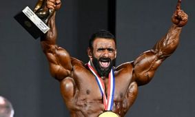 شباهت بی حد و اندازه هادی چوپان به مادرش / پدرش هم بود ! + عکس