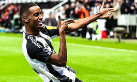 فشار مالی یا بلندپروازی فوتبالی؟/ نیوکسل در دوراهی فروش ایساک