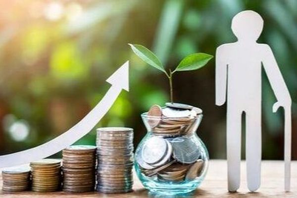 بازنشستگان در انتظار تصمیم عجیب مجلس/ حقوق یا سبد کالایی؟