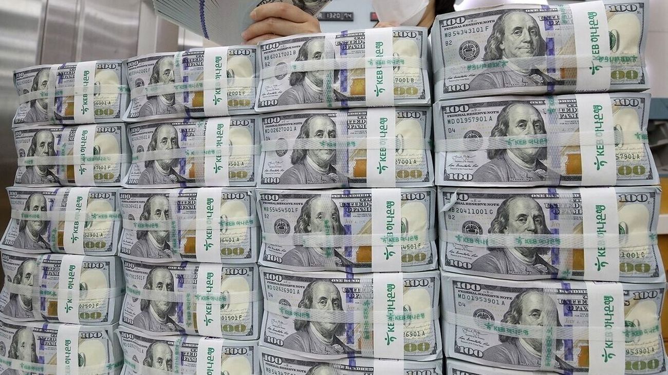 دلار 90 هزار تومانی شایعه است یا واقعیت؟