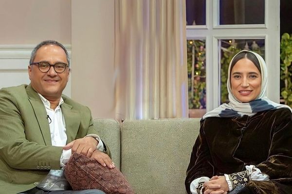 دکوراسیون منزل رامبد جوان؛ از پذیرایی تاریک تا آشپزخانه لاکچری با یخچال سایدبای‌ساید!