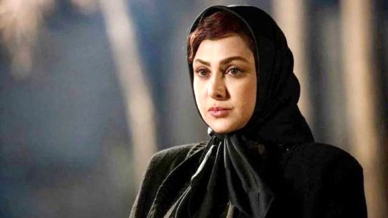 استایل شیک و بی نظیر آزاده صمدی در کنار میز بیلیارد / خانم بازیگر زیبا و خاص !