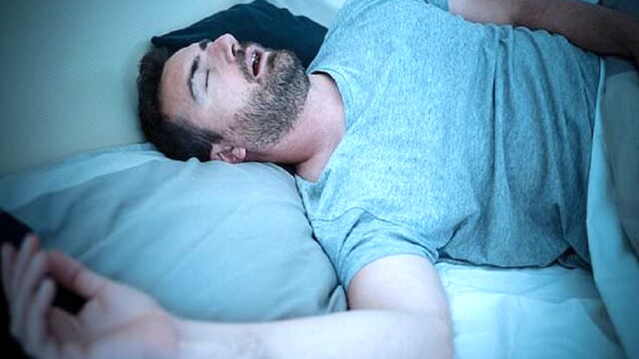 خروپف به مغز آسیب میزند