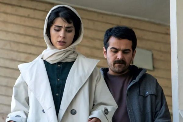 عکس جنجالی از پشت صحنه سریال آبان / صمیمت لاله مرزبان با فریبرز ثابت !