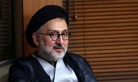 پسر پزشکیان وسط مصاحبه در گوش پدرش چه گفت؟