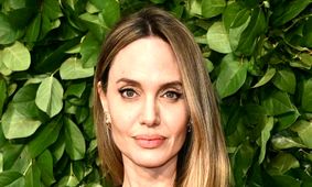 عکس دیدنی از «آنجلینا جولی» همراه با پدر و برادر خوش‌چهره‌اش