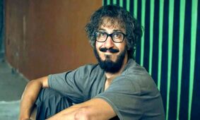 مرد عینکی به کمک دایناسور، رکوردشکنی کرد!