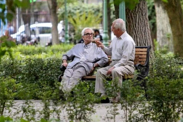 راهنمای کامل ادامه بیمه فرزندان بازنشستگان لشکری + نکات کلیدی